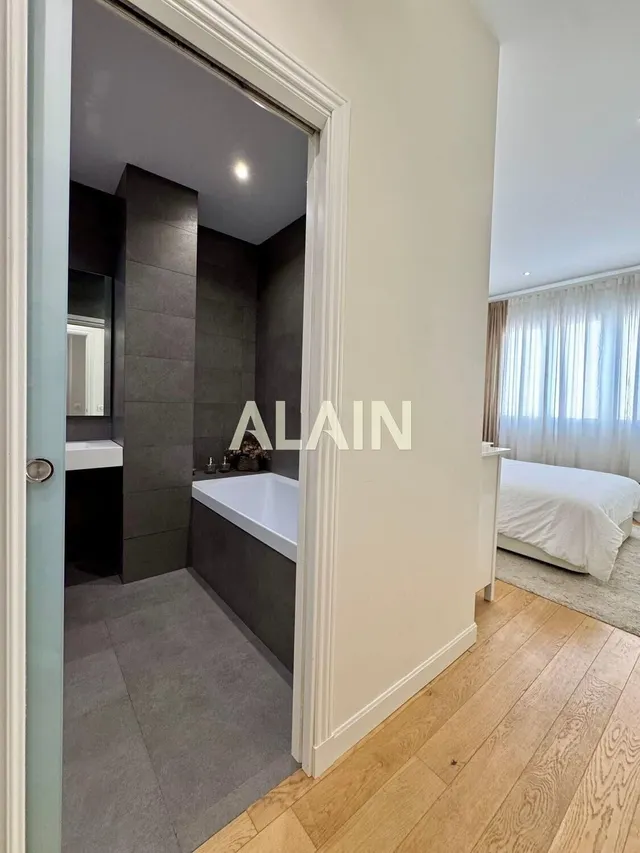 PISO EN VENTA EN LA ZONA DEL ENSANCHE EN VALECIA. — 11