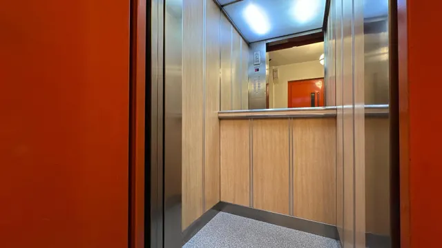 Exclusiva vivienda de 4 dormitorios con amplia plaza de garaje en pleno centro de Zaragoza — 46