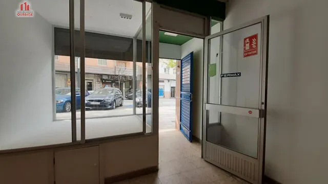 Local comercial sito en el couto, cerca de fátima. — 11