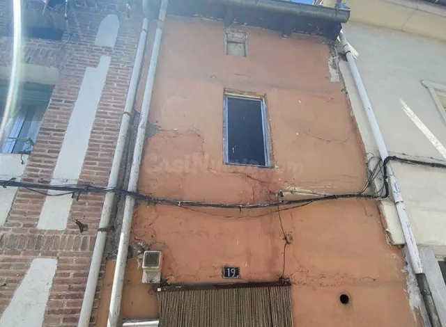 SE VENDE casa OKUPA en C Cogeces 19 de Cuéllar - foto 2