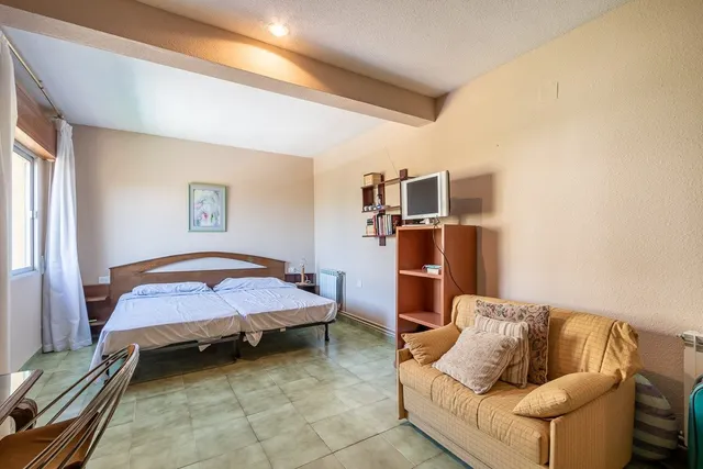 Chalet independiente con piscina y pista de tenis en Alfacar — 11