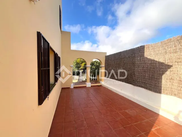 Castillete de esquina con amplio espacio exterior — 32