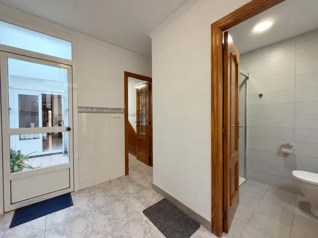 Casa con patio, terraza y acceso a dos calles en el centro de Beniarjó — 24
