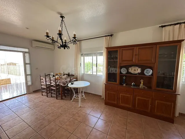 CASA-CHALET de PUEBLO con ALMACÉN de 35 m2 y NAVE de 100 m2  - foto 4