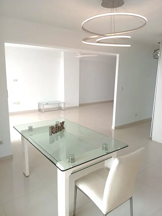 Amplio y luminoso piso de 3 dormitorio con impresionantes vistas al mar en la Carihuela, Torremolinos — 15