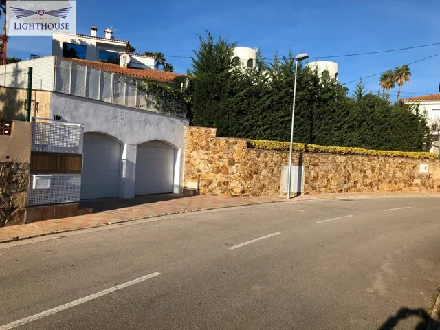 Casa familiar renovada con excelente ubicación. — 35