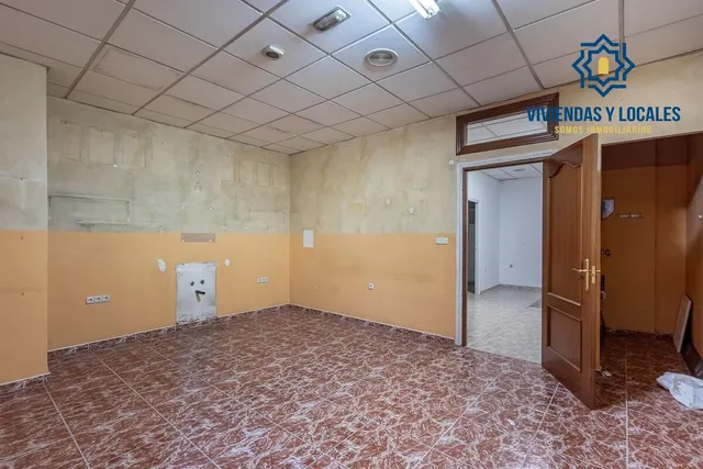 Local comercial en Pajaritos. — 15