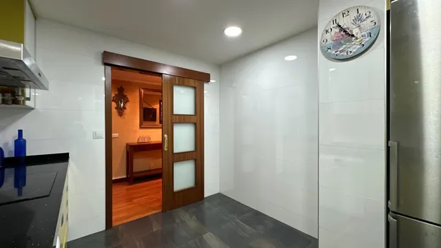Exclusiva vivienda de 4 dormitorios con amplia plaza de garaje en pleno centro de Zaragoza — 8