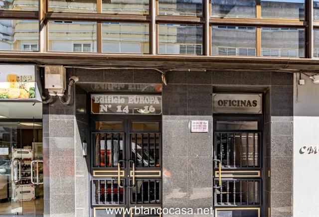 Entreplanta en venta ó alquiler C/Barcelona (Carballo) — 31