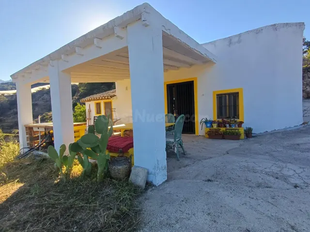 PARCELA DE TERRENO CON CASA CONSTRUIDA Y ARBOLES FRUTALES - foto 2