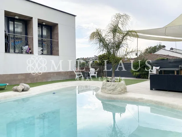 Casa o chalet independiente en venta en Calle d'Enric Morera — 24