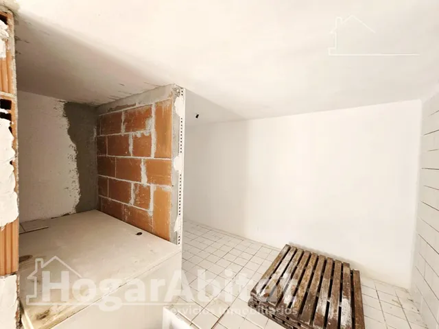 Gran solárium privado y vistas a las piscinas en esta luminosa casa — 15