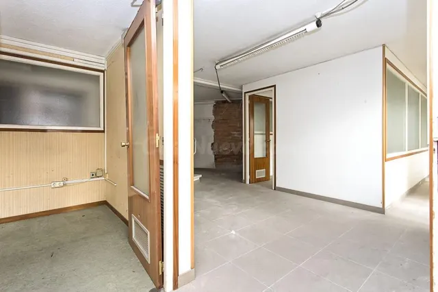 Local comercial 242m² en venta - Sagrada Familia — 4