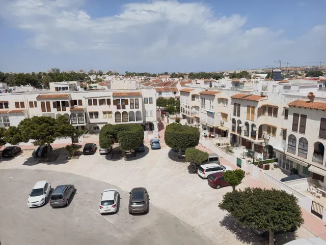Apartamento reformado con piscina comunitaria, Alicante, Torrevieja. 3 habitaciones | 60 m2 | A 300 metros del mar — 21