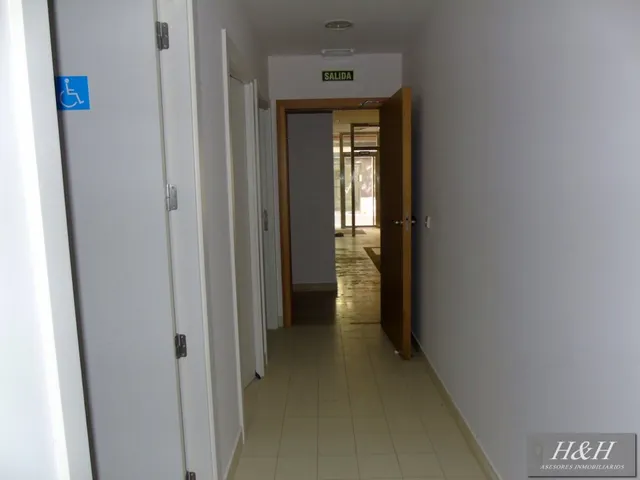Se alquila oficina/local en Zona Ayuntamiento. / HH Asesores, Inmobiliaria en Burjassot/. — 10