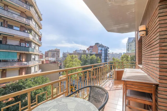 Amplio piso de 4 habitaciones con terraza, parking y trastero — 42