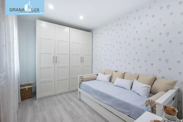 Amplia casa de 182 m2 con patio, gran sótano y a menos de 5 minutos del metro — 21