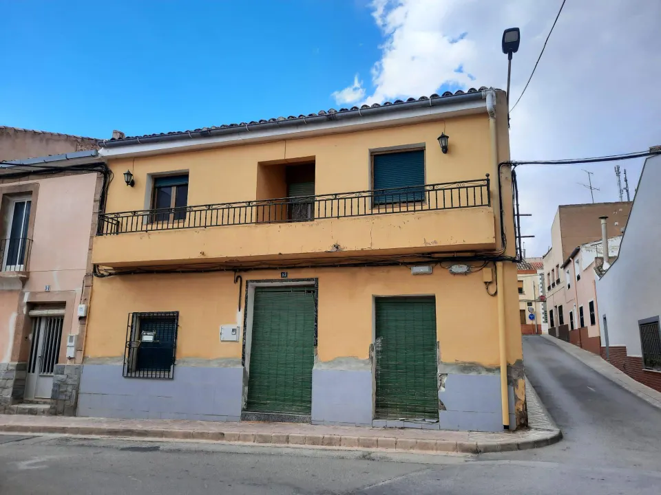 Amplia vivienda familiar en el corazón de Montealegre del Castillo