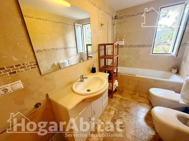 ¡encantador chalet! amplio y sofisticado con piscina, garaje y dos terrazas — 35