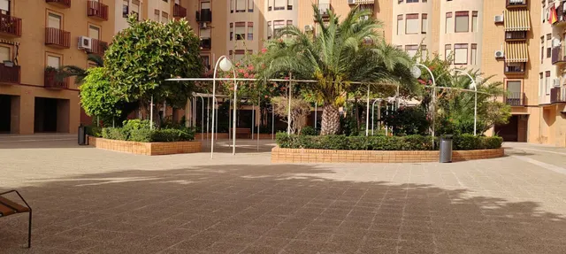SE VENDE LOCAL ENTREPLANTA EN MUY BUENA ZONA CON TODOS LOS SERVICIOS A MANO — 20