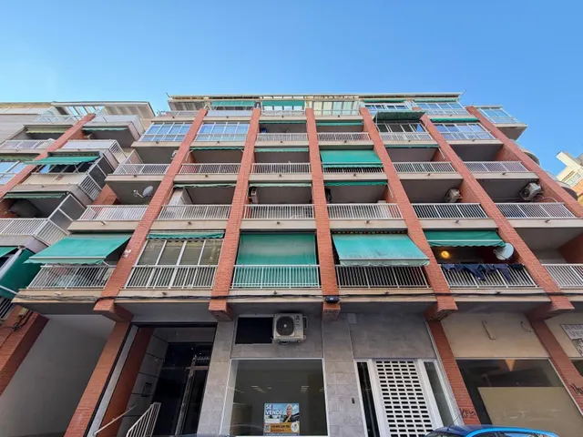 Apartamento a 350 metros de playa del cura con 2 dorm. 1 baño. en frente de av. de las habaneras. superficie de 66 m2. — 37