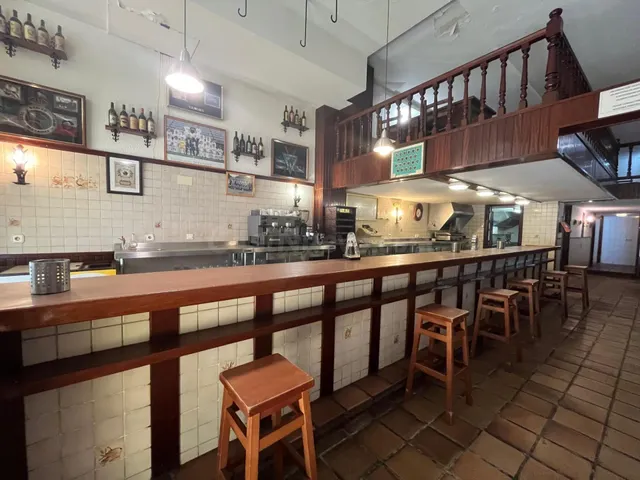 LOCAL COMERCIAL ACONDICIONADO COMO BAR COLINDRES - foto 2