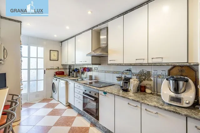 CASA PAREADA EN LA ZUBIA CON PISCINA, ZONA DE BARBACOA Y JARDÍN — 14