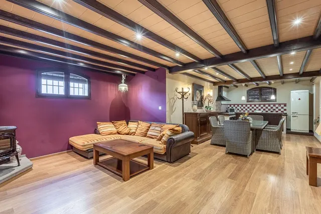 INCREÍBLE CHALET INDEPENDIENTE EN ZONA PRIVILEGIADA — 30