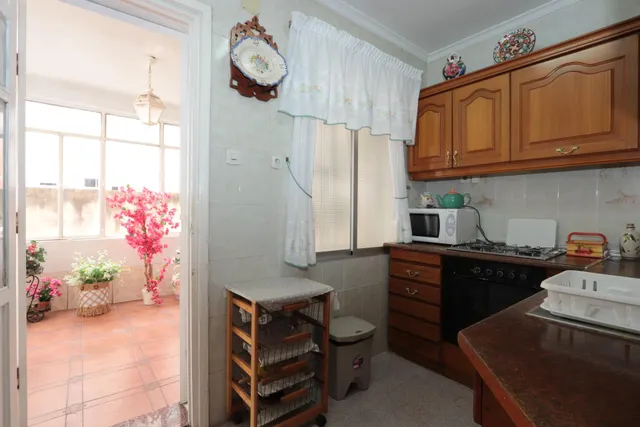 Piso en venta junto a calle Ángel Bruna de 110 m2, 3 dormitorios, baño y aseo, balcon y terraza acristalada — 32