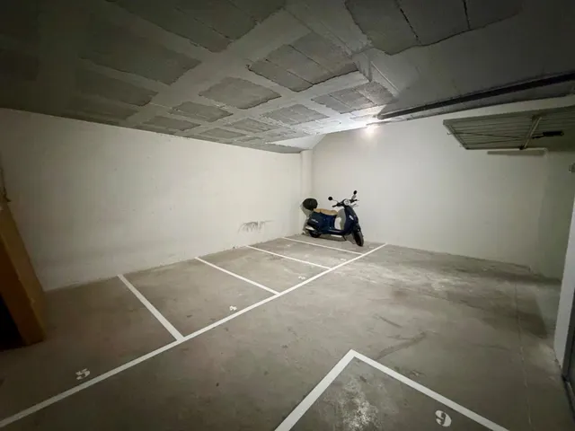 Plaza para moto en garaje cubierto junto a avenida de Madrid, Petrer — 16