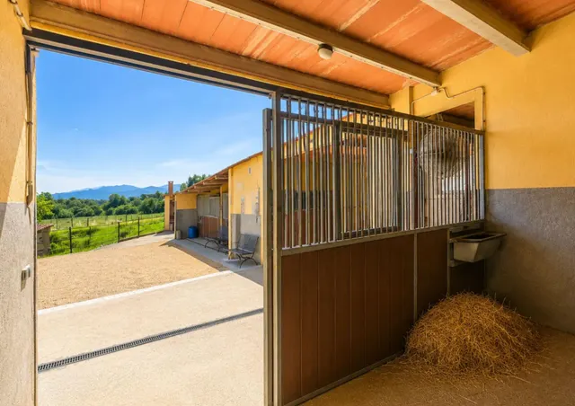 Exclusiva finca ecuestre rodeada de naturaleza, con máxima privacidad y espectaculares vistas a la montaña. — 43