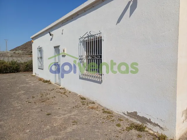 6 Hec de terreno con nave-almacén , invernaderos y cabezal d - foto 3