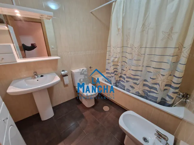 *750€ al mes* inmobiliaria la mancha alquila piso con garaje en el centro de Albacete — 25