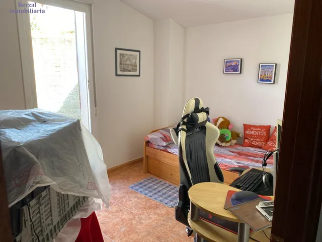 Adosado en Hormilla, tres habitaciones, dos baños, terraza de dieciocho metros. — 6