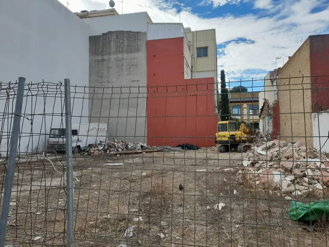 PARCELA URBANA ZONA DIVENDRES MASSANASSA — 2