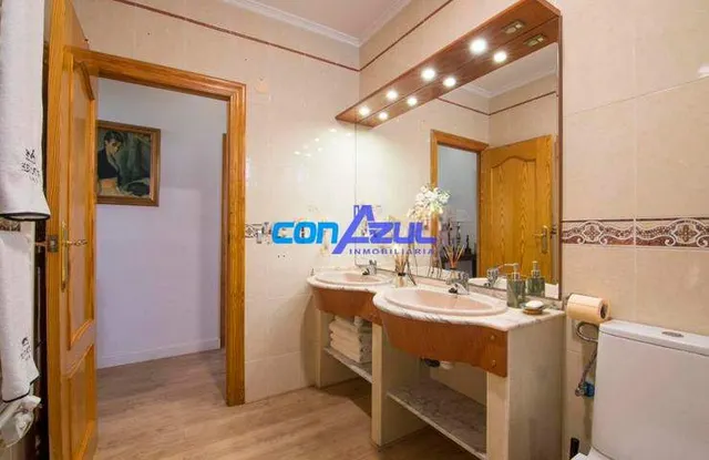 CHALET  A  UN PASO DE ELCHE, PLAYAS Y AEROPUERTO — 28