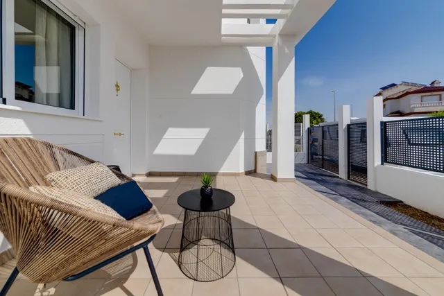 Villa Independiente en San Fulgencio, 3 dormitorios, 3 baños — 24