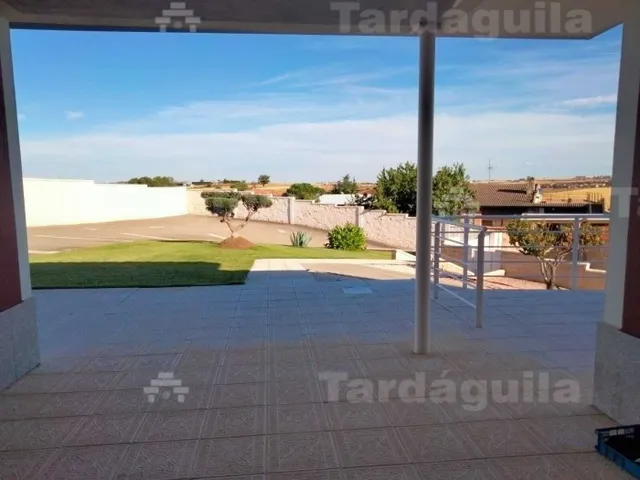 CHALET  INDEPENDIENTE EN URBANIZACION DE VILLAMAYOR — 41