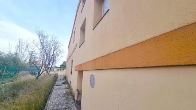 Casa independiente a la venta de 645 m2 construidos en el Alto de La Muela. — 26