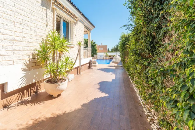 Villa exclusiva de 419 m2 con piscina privada a 200 m del mar en Torre la Mata — 14