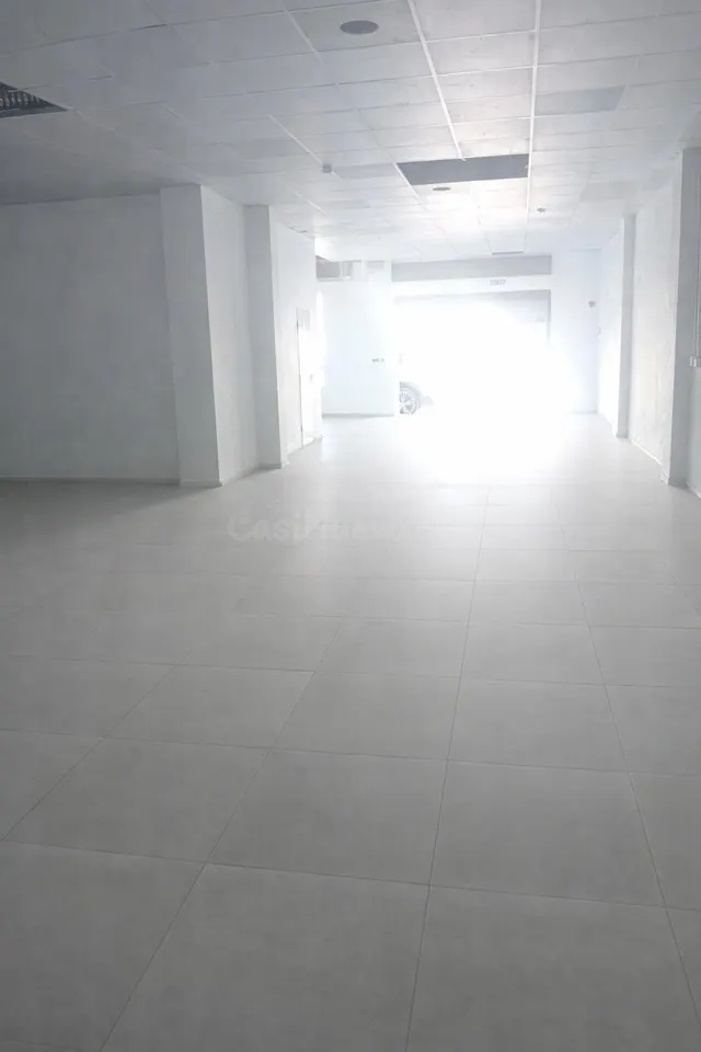 SE VENDE AMPLIO LOCAL COMERCIAL - foto 4