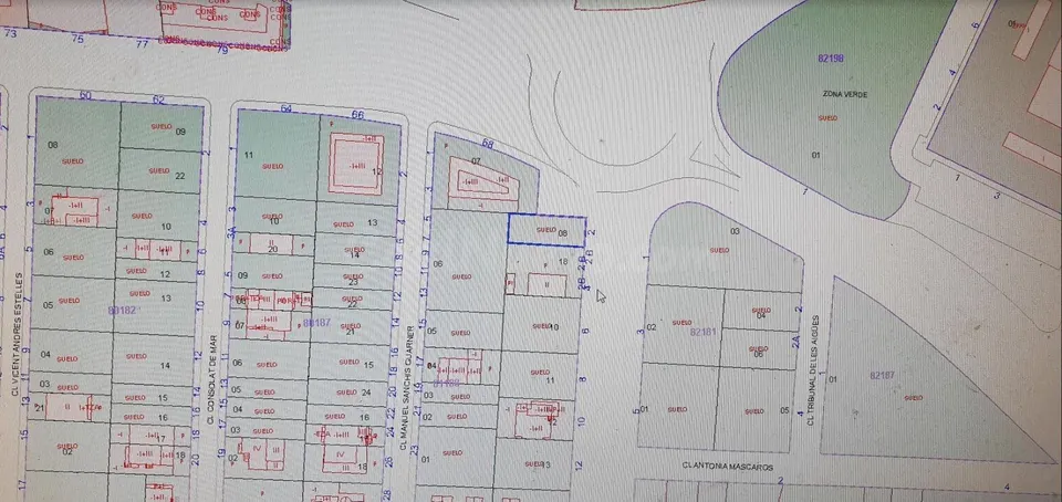 SE VENDE SOLAR EN EL AREA 6 DE 213 METROS