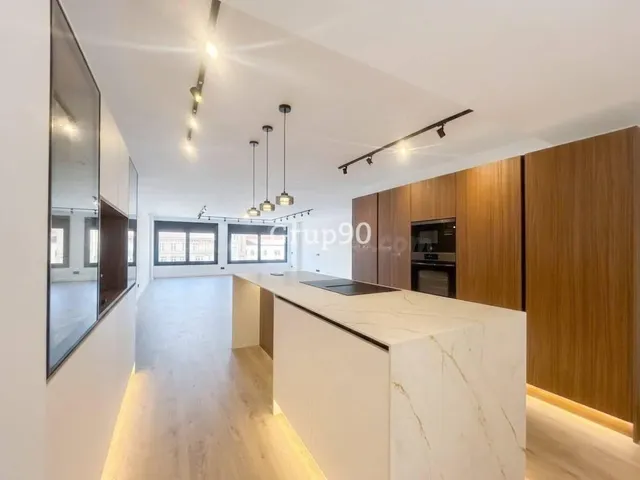 Piso señorial reformado a estrenar en Av. Madrid – Centro de - foto 3