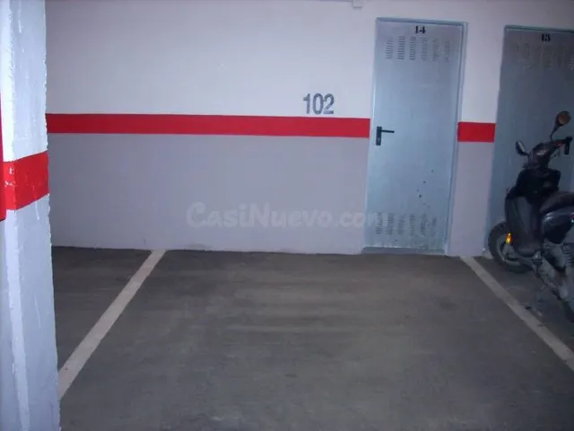 SE VENDE PLAZA DE GARAJE CON TRASTERO , FRENTE HOSPITAL DE A - foto 4