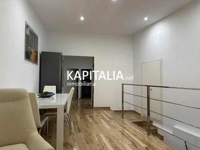 Piso en VENTA en el centro de Xàtiva con balcón y mucha luz  - foto 3