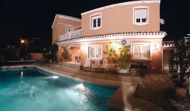 Impresionante chalet en el centro de Benalmadena — 11