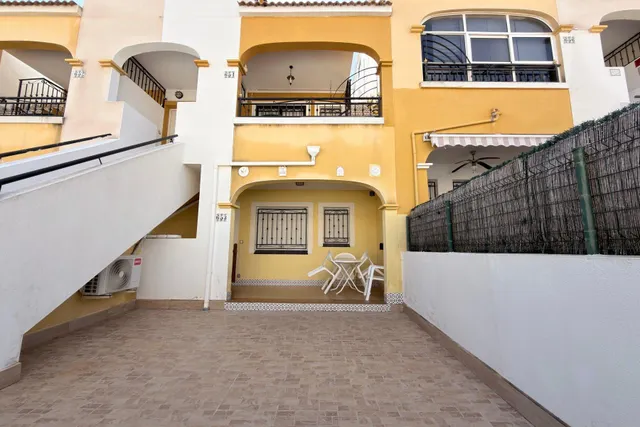 Magnifico bungalow de planta baja con piscina comunitaria y zonas verdes — 3