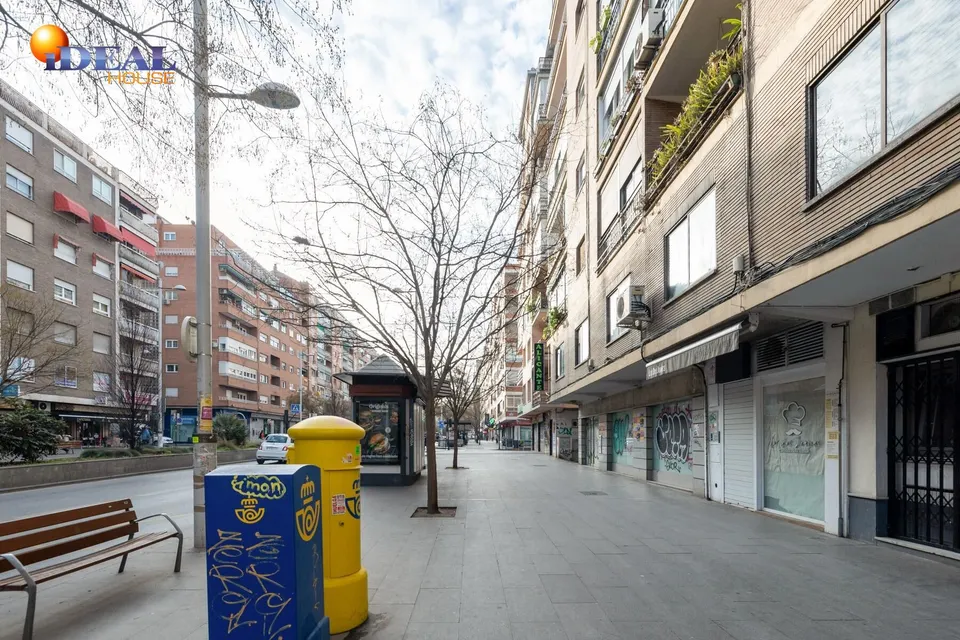 ¡Oportunidad Única en Angel Barrios! Local de 147m2 por solo 190.000€