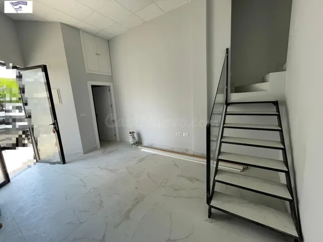 Local Comercial Dúplex Adaptable a Vivienda en Zona Carretas - foto 2