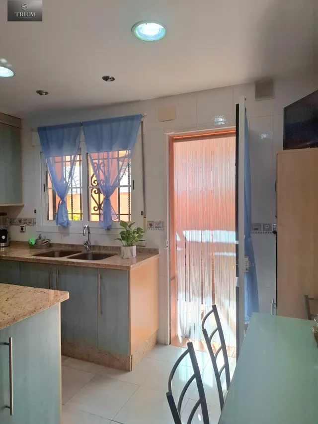 Fantástico chalet en villa argaz, junto al cc serrallo plaza — 36